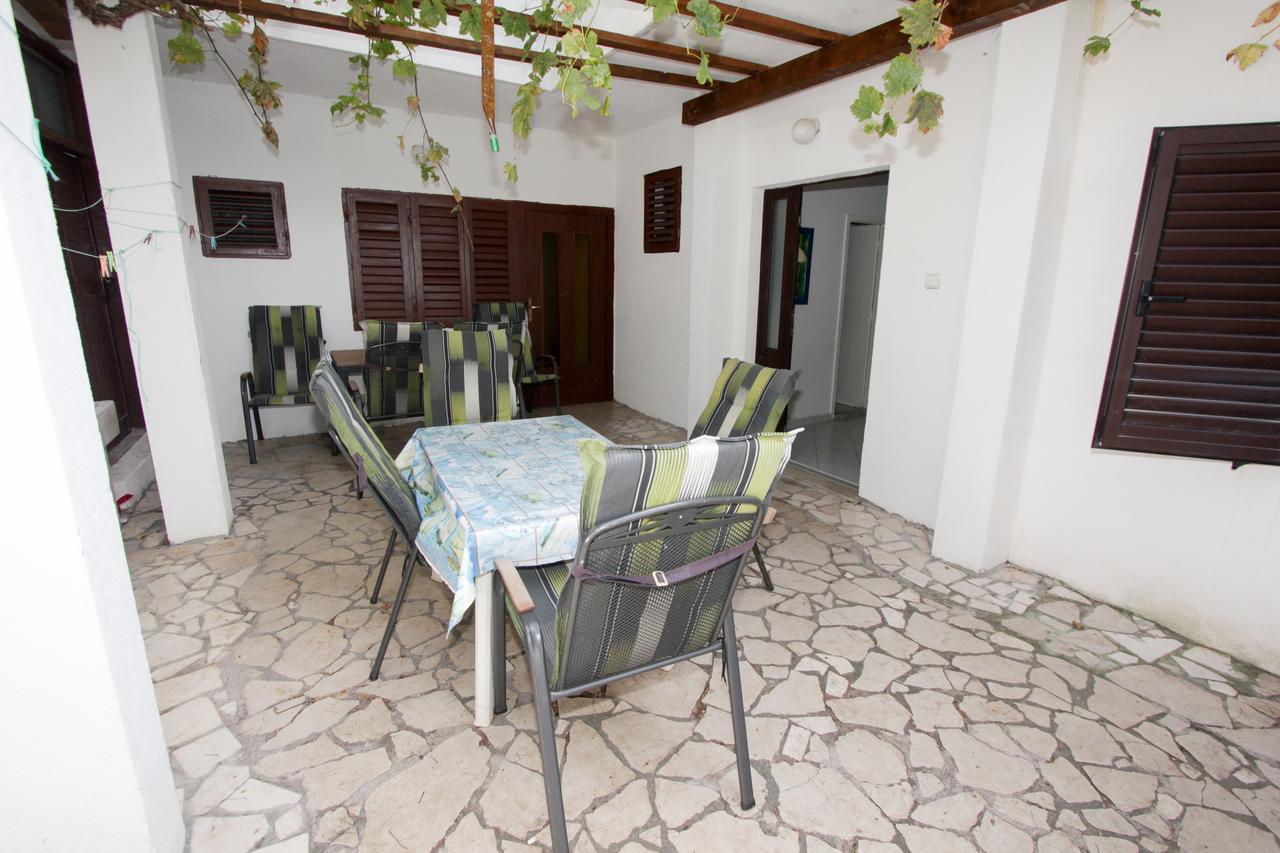 Apartments Nadia Igrane Exterior photo