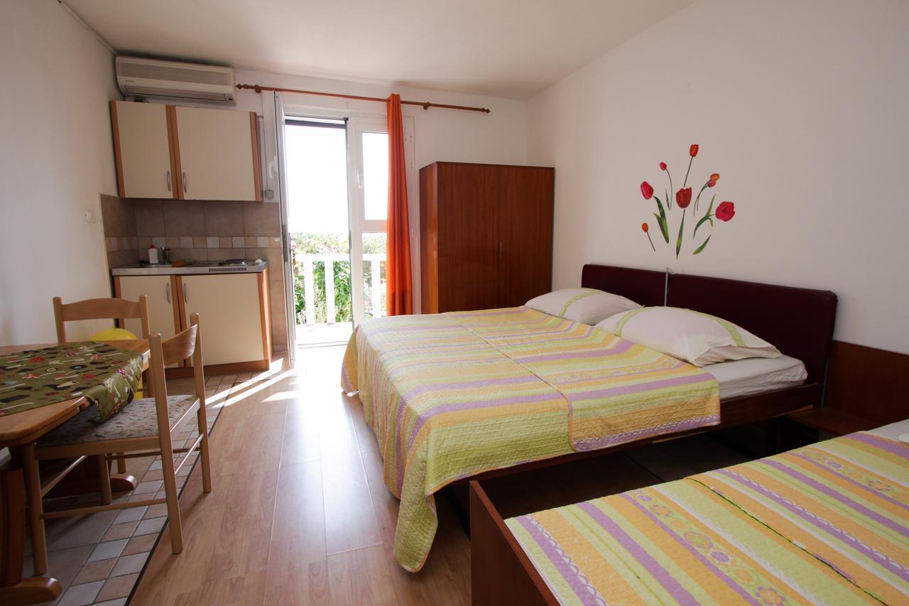 Apartments Nadia Igrane Exterior photo