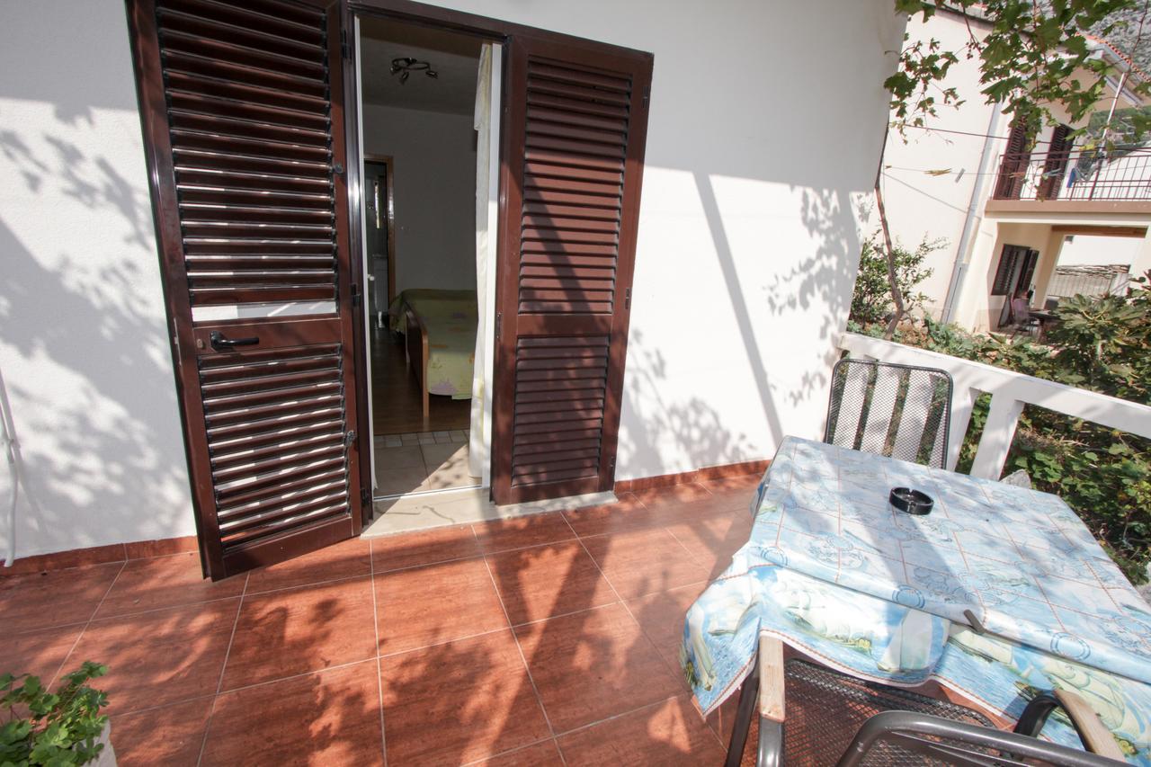 Apartments Nadia Igrane Exterior photo