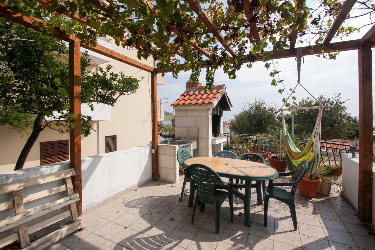 Apartments Nadia Igrane Exterior photo